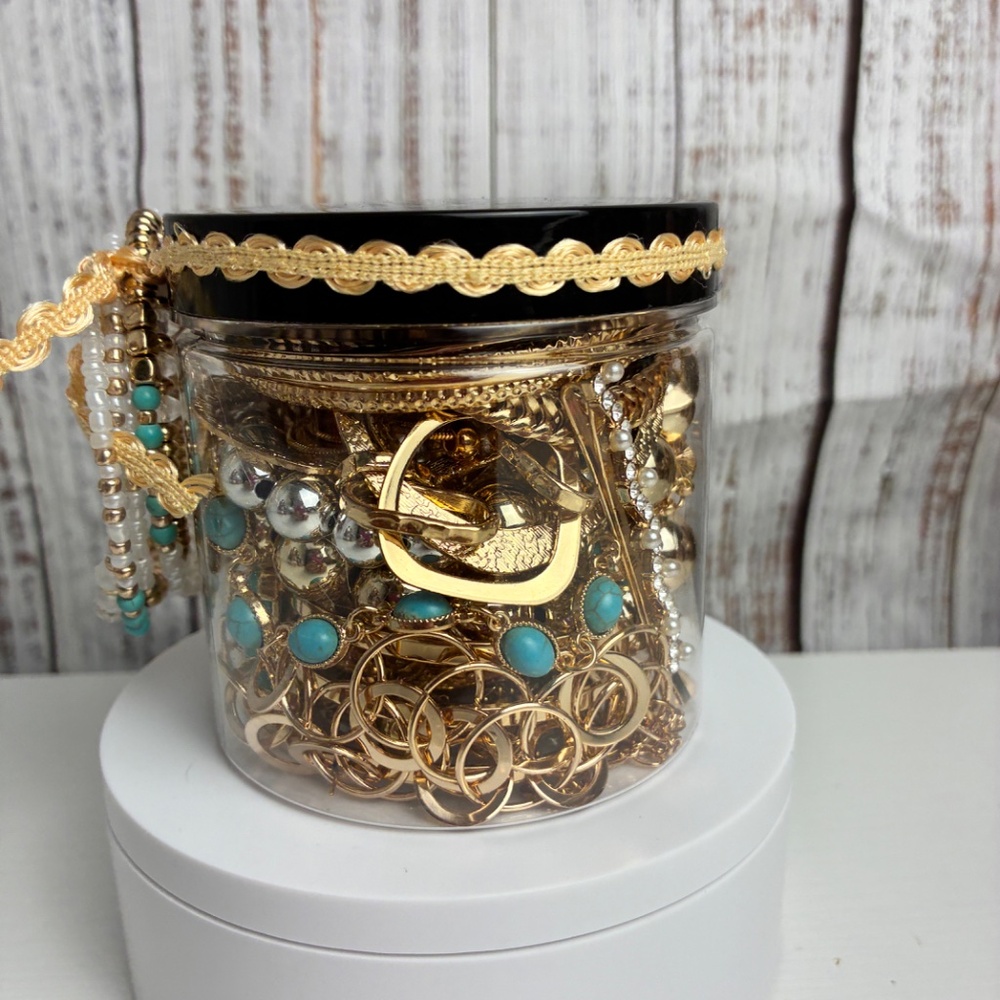 Mystery Treasure 12 oz Jar - Lot 0231 - Picture 5 of 6